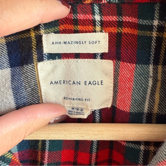 American Eagle Women Boyfriend Fit Button Up Flannel in Red Green Navy Plaid M - Picture 5 of 5